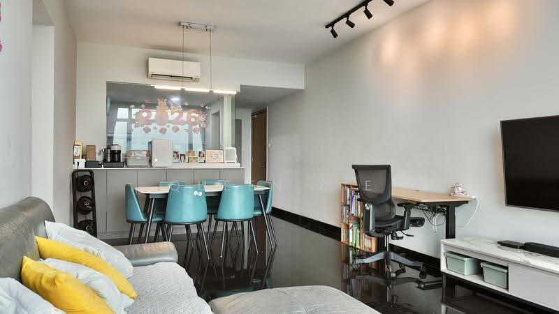 Hillview Regency, 26 Bukit Batok East Avenue 2, Dairy Farm / Bukit Panjang / Choa Chu Kang, 3 Bedrooms, 1,130 sqft, Condominium For Sale, by Queen Sie, 500270520 - Living Room - PropertyGuru.com.sg
