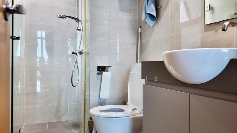 Hillview Regency, 26 Bukit Batok East Avenue 2, Dairy Farm / Bukit Panjang / Choa Chu Kang, 3 Bedrooms, 1,130 sqft, Condominium For Sale, by Queen Sie, 500270520 - Bathroom - PropertyGuru.com.sg