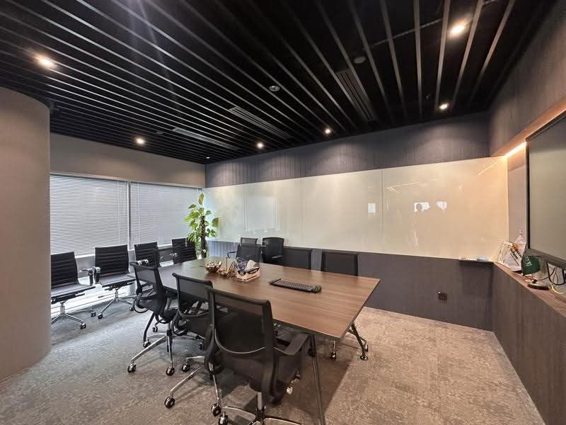 Gateway East, 152 Beach Road, Beach Road / Bugis / Rochor, 1,816 sqft, Office For Rent, by Matthew Siew, 500270528 - Interior - CommercialGuru.com.sg