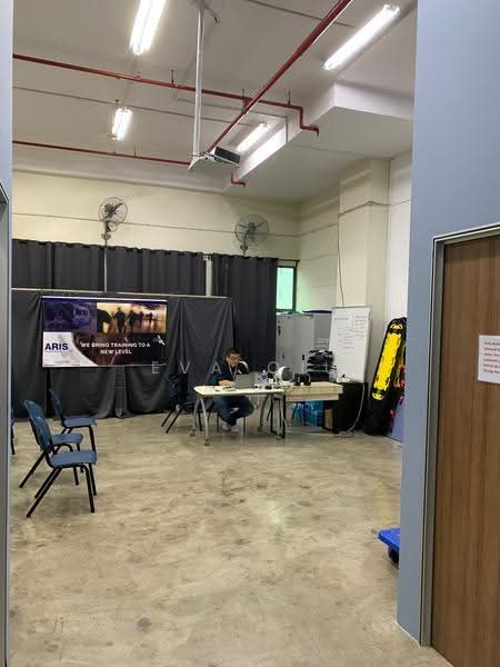 Paya Lebar 178, 178 Paya Lebar Road, Eunos / Geylang / Paya Lebar, 1,399 sqft, Light Industrial (B1) For Sale, by Eva Qiu, 500270547 - Interior - CommercialGuru.com.sg