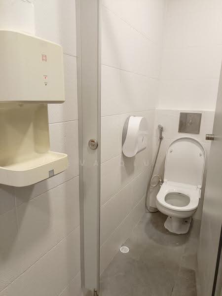 Paya Lebar 178, 178 Paya Lebar Road, Eunos / Geylang / Paya Lebar, 1,399 sqft, Light Industrial (B1) For Sale, by Eva Qiu, 500270547 - Bathroom - CommercialGuru.com.sg