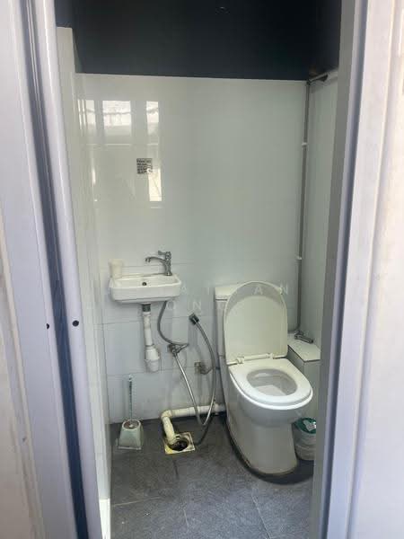 Kampong Glam Shop House, Arab Street, Beach Road / Bugis / Rochor, 250 sqft, Shop / Shophouse For Rent, by Jonathan Ong, 500270559 - Bathroom - CommercialGuru.com.sg