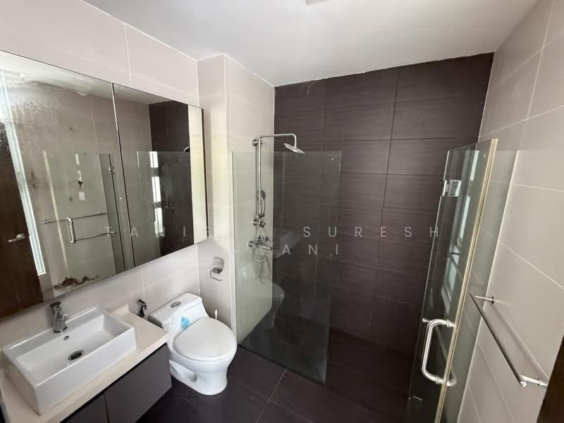 Wak Hassan place, Sembawang road , woodlands, Yishun, Serangoon,, Sembawang / Yishun, 6 Bedrooms, 7,335 sqft, Corner Terrace For Rent, by Tanisha Suresh Balani, 500270561 - Bathroom - PropertyGuru.com.sg