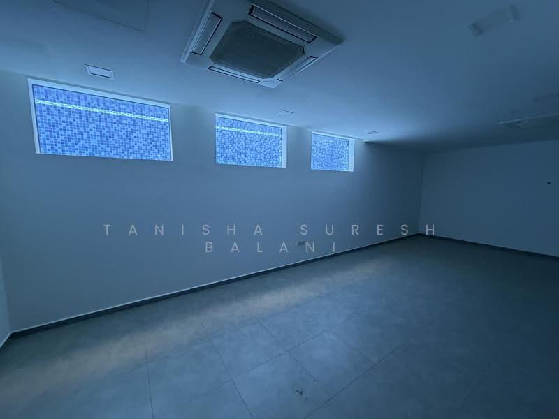 Wak Hassan place, Sembawang road , woodlands, Yishun, Serangoon,, Sembawang / Yishun, 6 Bedrooms, 7,335 sqft, Corner Terrace For Rent, by Tanisha Suresh Balani, 500270561 - Interior - PropertyGuru.com.sg