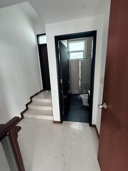 Wak Hassan place, Sembawang road , woodlands, Yishun, Serangoon,, Sembawang / Yishun, 6 Bedrooms, 7,335 sqft, Corner Terrace For Rent, by Tanisha Suresh Balani, 500270561 - Bathroom - PropertyGuru.com.sg