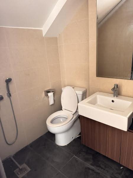 Apex @ Henderson, 201 Henderson Road Singapore, Alexandra / Commonwealth, 3,240 sqft, Light Industrial (B1) For Rent, by Danny Ee, 500270569 - Bathroom - CommercialGuru.com.sg