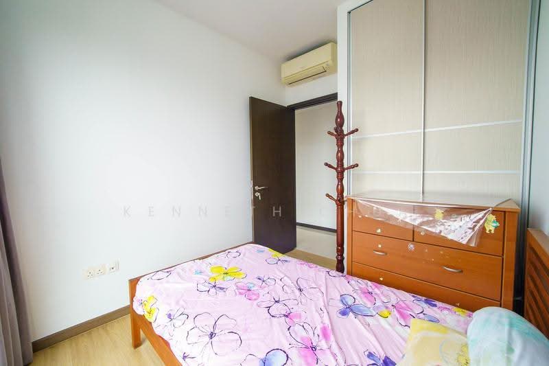 Lake Life, 4 Tao Ching Road, Boon Lay / Jurong / Tuas, 4 Bedrooms, 1,249 sqft, Condominium For Sale, by Kenneth Chua, 500270579 - Bedroom - PropertyGuru.com.sg