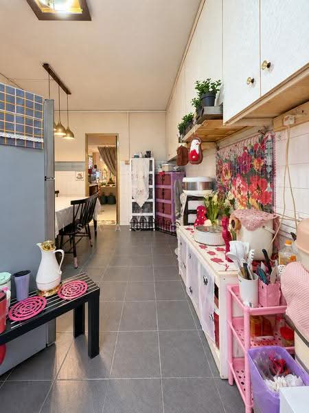 411 Bukit Batok West Avenue 4, 411 Bukit Batok West Avenue 4, Dairy Farm / Bukit Panjang / Choa Chu Kang, 2 Bedrooms, 786 sqft, HDB Flat For Sale, by Isaac Chew, 500270585 - Kitchen - PropertyGuru.com.sg