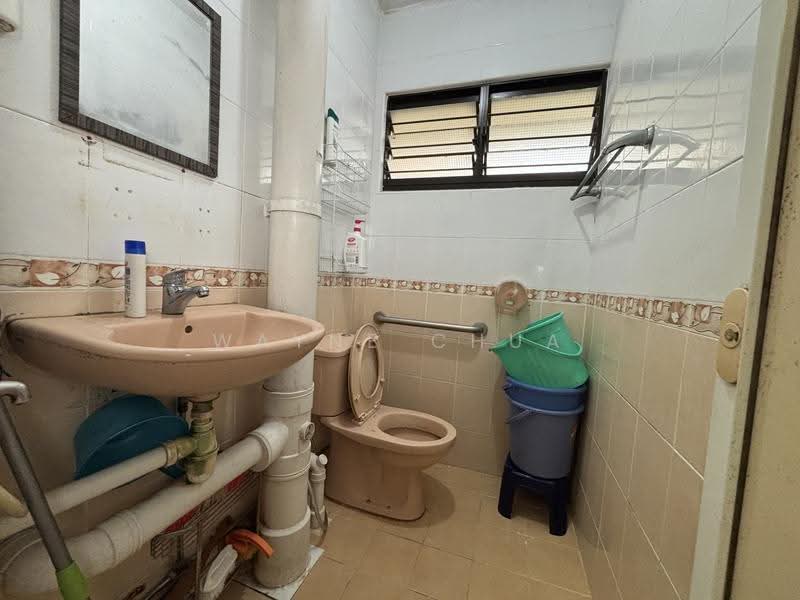 611 Ang Mo Kio Avenue 5, 611 Ang Mo Kio Avenue 5, Ang Mo Kio / Bishan / Thomson, 2 Bedrooms, 721 sqft, HDB Flat For Rent, by Wayne Chua, 500270606 - Bathroom - PropertyGuru.com.sg