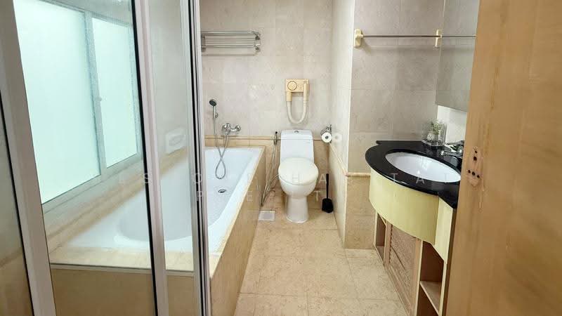 Queens, 16 Stirling Road, Alexandra / Commonwealth, Room Rental, 100 sqft, Condominium For Rent, by Bespoke Habitat Pte Ltd, 500270609 - 06-19 MBR5 Bathroom - PropertyGuru.com.sg