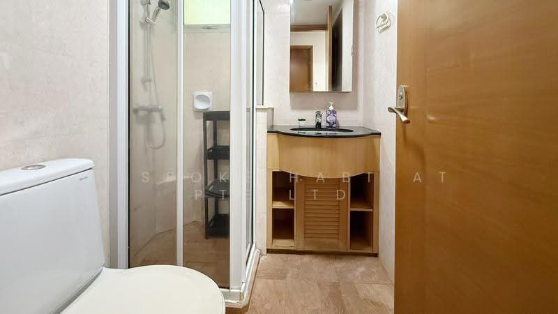 Queens, 16 Stirling Road, Alexandra / Commonwealth, Room Rental, 100 sqft, Condominium For Rent, by Bespoke Habitat Pte Ltd, 500270609 - 06-19 Common Bathroom - PropertyGuru.com.sg