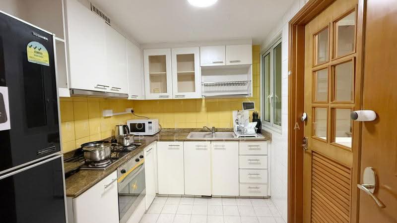 Queens, 16 Stirling Road, Alexandra / Commonwealth, Room Rental, 100 sqft, Condominium For Rent, by Bespoke Habitat Pte Ltd, 500270609 - 06-19 Kitchen - PropertyGuru.com.sg