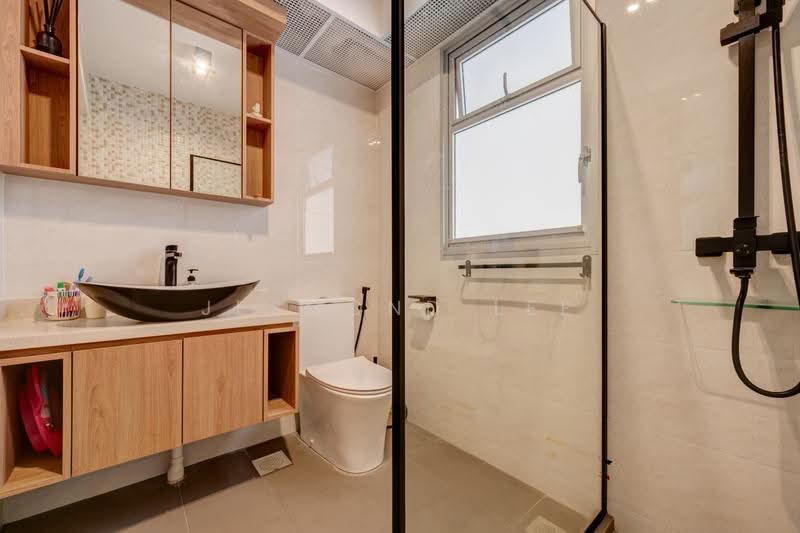 5-Room HDB at 229A Sumang Lane, Sumang Lane, 3 Bedrooms, 1,216 sqft, HDB Flat For Sale, by Jesmond Lee, 500270610 - Bathroom - PropertyGuru.com.sg