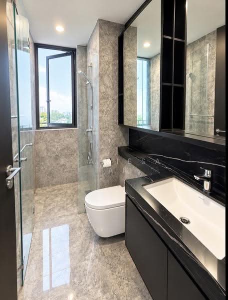 Hyll on Holland, 97 Holland Road, Tanglin / Holland / Bukit Timah, 3 Bedrooms, 936 sqft, Condominium For Sale, by Clarissa Tan, 500270614 - Second Bathroom - PropertyGuru.com.sg