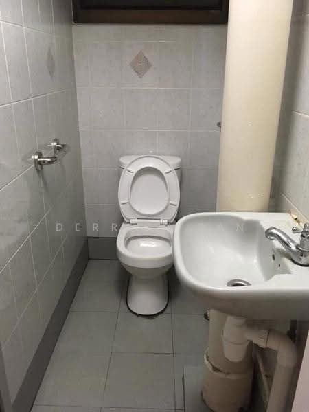 191 Lorong 4 Toa Payoh, 191 Lorong 4 Toa Payoh, Balestier / Toa Payoh, Room Rental, 150 sqft, HDB Flat For Rent, by Derrick Tan, 500270615 - Bathroom - PropertyGuru.com.sg