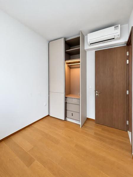 Grand Dunman, 16 Dunman Road, East Coast / Marine Parade, 2 Bedrooms, 667 sqft, Condominium For Rent, by Shane Goh 吴泤鋡, 500270618 - 2nd Bedroom wardrobe - PropertyGuru.com.sg