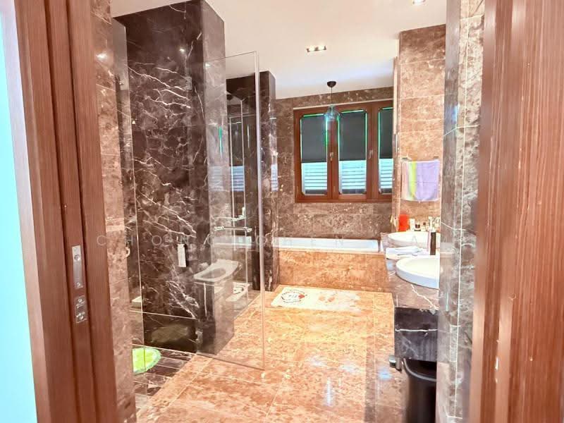 JOO CHIAT CONSERVATION LIFESTYLE TERRACE HOUSE, CLASSIC KOON SENG ROAD, EVERITT, JOO CHIAT, TEMBELING, East Coast / Marine Parade, 4 Bedrooms, 3,790 sqft, Conservation House For Sale, by Chong Chen Nam, 500270625 - Bathroom - PropertyGuru.com.sg