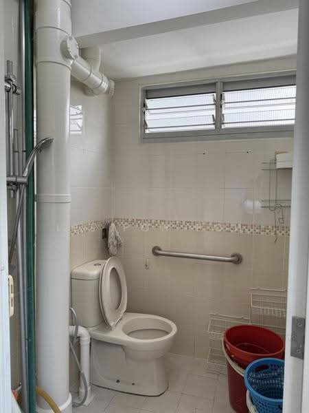 225 Ang Mo Kio Avenue 1, 225 Ang Mo Kio Avenue 1, Ang Mo Kio / Bishan / Thomson, 2 Bedrooms, 721 sqft, HDB Flat For Rent, by Lee Poh Poh, 500270643 - Bathroom - PropertyGuru.com.sg
