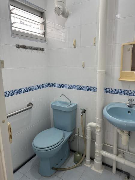 225 Ang Mo Kio Avenue 1, 225 Ang Mo Kio Avenue 1, Ang Mo Kio / Bishan / Thomson, 2 Bedrooms, 721 sqft, HDB Flat For Rent, by Lee Poh Poh, 500270643 - Bathroom - PropertyGuru.com.sg