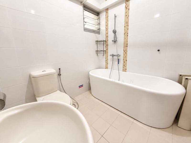 590B Montreal Link, 590B Montreal Link, Sembawang / Yishun, 3 Bedrooms, 1,001 sqft, HDB Flat For Sale, by Goh Weihan, 500270654 - Master Bathroom - PropertyGuru.com.sg