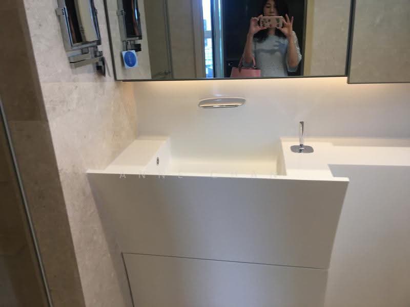 Cairnhill Nine, 15 Cairnhill Road, Orchard / River Valley, 2 Bedrooms, 1,044 sqft, Condominium For Rent, by Anne Chan, 500270669 - Bathroom - PropertyGuru.com.sg