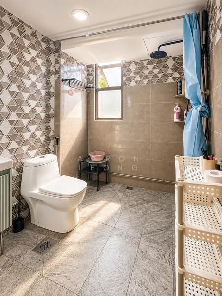 Parkview Apartments, 1 Bukit Batok Street 25, Dairy Farm / Bukit Panjang / Choa Chu Kang, 2 Bedrooms, 926 sqft, Apartment For Sale, by Aaron Leong, 500270673 - Bathroom - PropertyGuru.com.sg