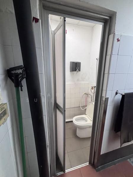 Jalan kayu, Seletar/Punggol/ Sengkang/ Hougang/Fernvale/jalan kayu, Hougang / Punggol / Sengkang, 1,405 sqft, Shop / Shophouse For Rent, by Tanisha Suresh Balani, 500270681 - Bathroom - CommercialGuru.com.sg