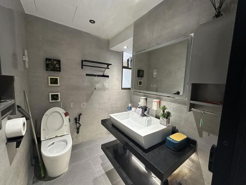 Parkview Apartments, 1 Bukit Batok Street 25, Dairy Farm / Bukit Panjang / Choa Chu Kang, 3 Bedrooms, 1,120 sqft, Apartment For Sale, by Leonard Yew, 500270687 - Bathroom - PropertyGuru.com.sg