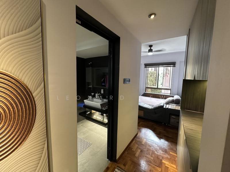 Parkview Apartments, 1 Bukit Batok Street 25, Dairy Farm / Bukit Panjang / Choa Chu Kang, 3 Bedrooms, 1,120 sqft, Apartment For Sale, by Leonard Yew, 500270687 - Corridor - PropertyGuru.com.sg