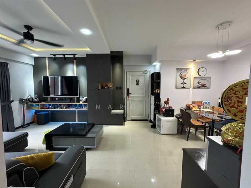 Parkview Apartments, 1 Bukit Batok Street 25, Dairy Farm / Bukit Panjang / Choa Chu Kang, 3 Bedrooms, 1,120 sqft, Apartment For Sale, by Leonard Yew, 500270687 - Living Room - PropertyGuru.com.sg