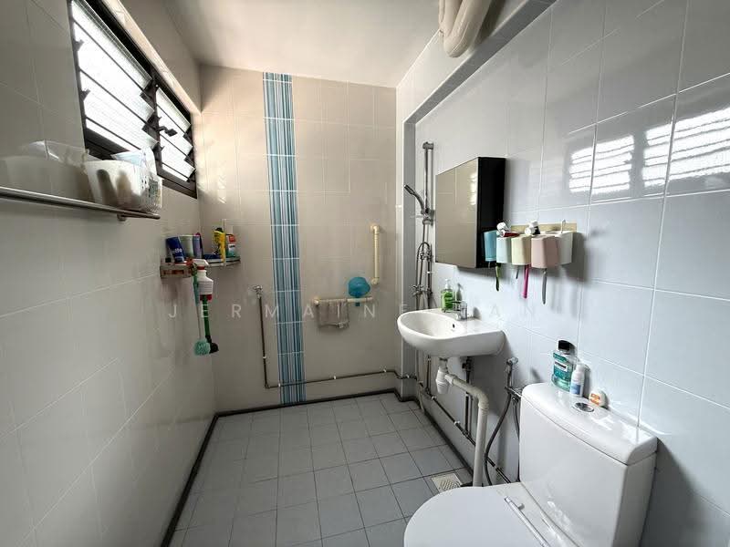 172 Bishan Street 13, 172 Bishan Street 13, Ang Mo Kio / Bishan / Thomson, 3 Bedrooms, 1,302 sqft, HDB Flat For Sale, by Jermaine Tan, 500270691 - Bathroom - PropertyGuru.com.sg