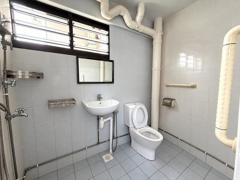 172 Bishan Street 13, 172 Bishan Street 13, Ang Mo Kio / Bishan / Thomson, 3 Bedrooms, 1,302 sqft, HDB Flat For Sale, by Jermaine Tan, 500270691 - Bathroom - PropertyGuru.com.sg