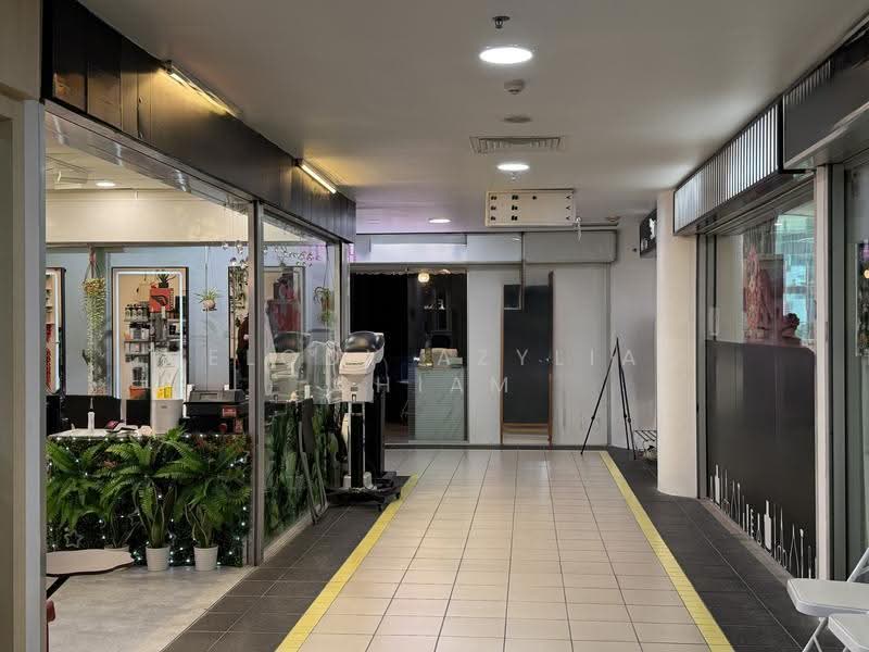 Roxy Square Shopping Centre, 50 East Coast Road, East Coast / Marine Parade, 290 sqft, Mall Shop For Sale, by Melody Azyliae Chiam, 500270706 - Corridor - CommercialGuru.com.sg