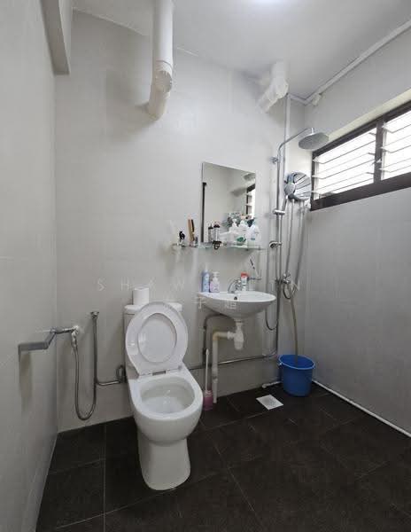 251 Tampines Street 21, 251 Tampines Street 21, Pasir Ris / Tampines, 2 Bedrooms, 796 sqft, HDB Flat For Sale, by Shawn Lin 林子超, 500270716 - Master Bathroom - PropertyGuru.com.sg