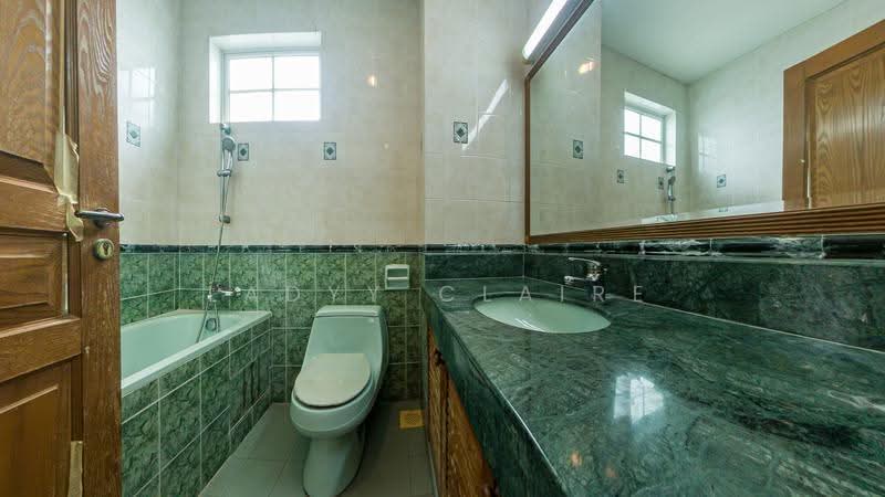 Kew Crescent / Kew Drive / Kew Heights, Bedok / Upper East Coast, 6 Bedrooms, 9,500 sqft, Detached House For Sale, by Ladyy Claire, 500270740 - Bathroom - PropertyGuru.com.sg