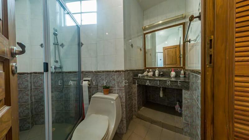 Kew Crescent / Kew Drive / Kew Heights, Bedok / Upper East Coast, 6 Bedrooms, 9,500 sqft, Detached House For Sale, by Ladyy Claire, 500270740 - Bathroom - PropertyGuru.com.sg