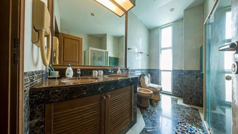 Kew Crescent / Kew Drive / Kew Heights, Bedok / Upper East Coast, 6 Bedrooms, 9,500 sqft, Detached House For Sale, by Ladyy Claire, 500270740 - Bathroom - PropertyGuru.com.sg