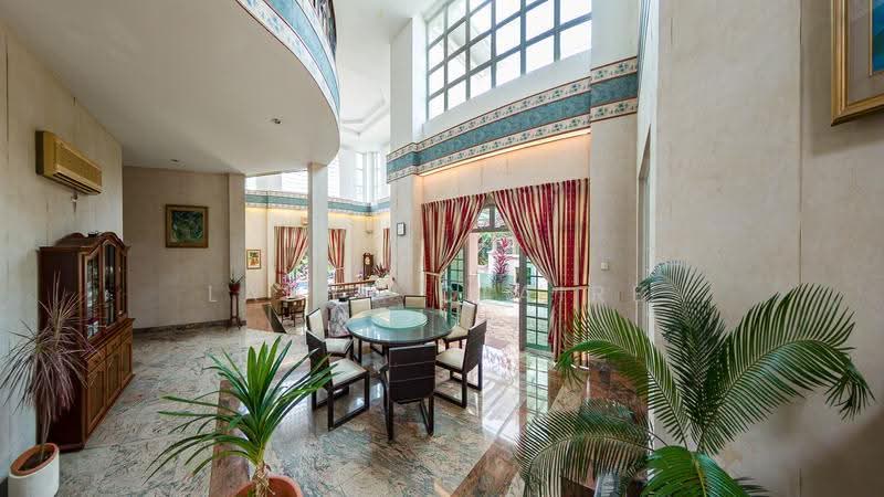 Kew Crescent / Kew Drive / Kew Heights, Bedok / Upper East Coast, 6 Bedrooms, 9,500 sqft, Detached House For Sale, by Ladyy Claire, 500270740 - Living Room - PropertyGuru.com.sg