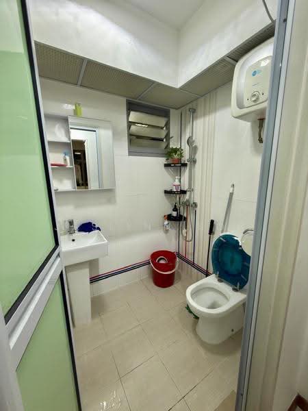 37 Margaret Drive, 37 Margaret Drive, Alexandra / Commonwealth, 2 Bedrooms, 700 sqft, HDB Flat For Sale, by Jaslynn Soh, 500270753 - Bathroom - PropertyGuru.com.sg