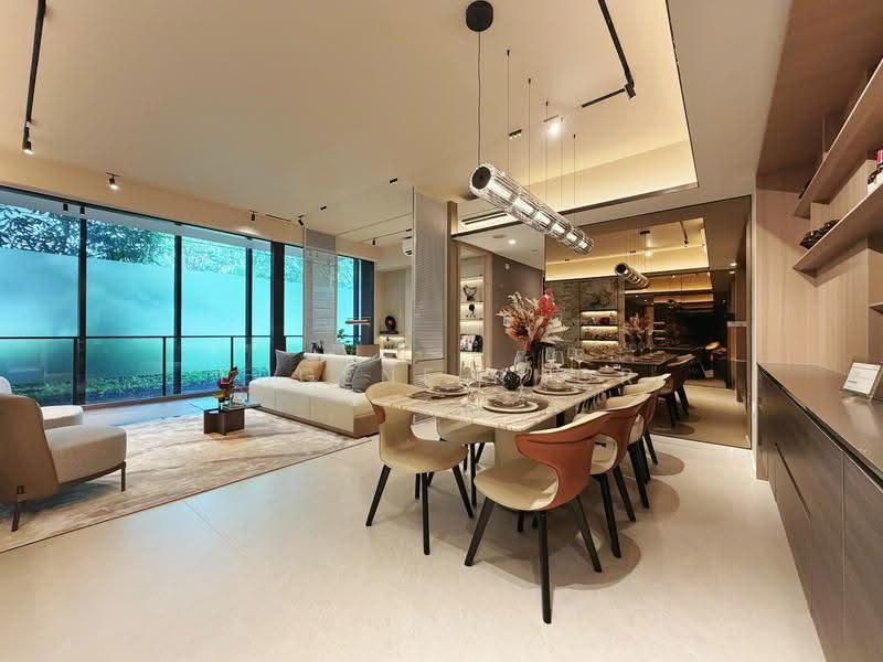 RARE HOUSE NEAR MRT!!! CONVENIENT LOCATION!!! HIGH RENTAL POTENTIAL!!!, Boon Lay / Jurong / Tuas, 4 Bedrooms, 1,345 sqft, Condominium For Sale, by Eugene Khor, 500270778 - Living Room - PropertyGuru.com.sg