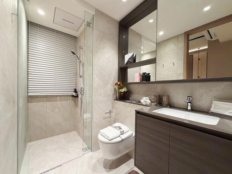 RARE HOUSE NEAR MRT!!! CONVENIENT LOCATION!!! HIGH RENTAL POTENTIAL!!!, Boon Lay / Jurong / Tuas, 4 Bedrooms, 1,345 sqft, Condominium For Sale, by Eugene Khor, 500270778 - Bathroom - PropertyGuru.com.sg