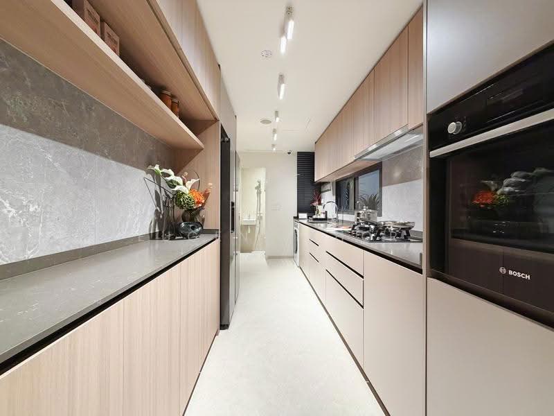 RARE HOUSE NEAR MRT!!! CONVENIENT LOCATION!!! HIGH RENTAL POTENTIAL!!!, Boon Lay / Jurong / Tuas, 4 Bedrooms, 1,345 sqft, Condominium For Sale, by Eugene Khor, 500270778 - Kitchen - PropertyGuru.com.sg