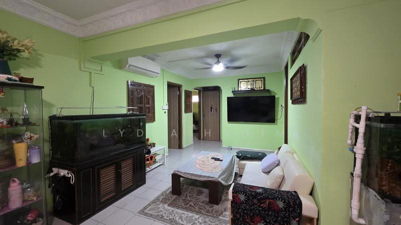 835 Jurong West Street 81, 835 Jurong West Street 81, Boon Lay / Jurong / Tuas, 3 Bedrooms, 1,313 sqft, HDB Flat For Sale, by Lydia Hanim, 500270785 - Living Room - PropertyGuru.com.sg