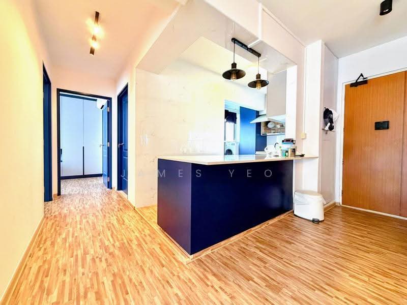 262 Toa Payoh Apex, 262 Toa Payoh East, Balestier / Toa Payoh, 2 Bedrooms, 732 sqft, HDB Flat For Sale, by James Yeo, 500270809 - Corridor - PropertyGuru.com.sg