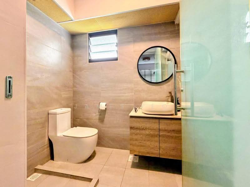 262 Toa Payoh Apex, 262 Toa Payoh East, Balestier / Toa Payoh, 2 Bedrooms, 732 sqft, HDB Flat For Sale, by James Yeo, 500270809 - Bathroom - PropertyGuru.com.sg