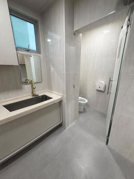 Prestige Centre, 71 Bukit Batok Crescent, Dairy Farm / Bukit Panjang / Choa Chu Kang, 2,702 sqft, Light Industrial (B1) For Rent, by Jacklyn Huang, 500270820 - Bathroom - CommercialGuru.com.sg