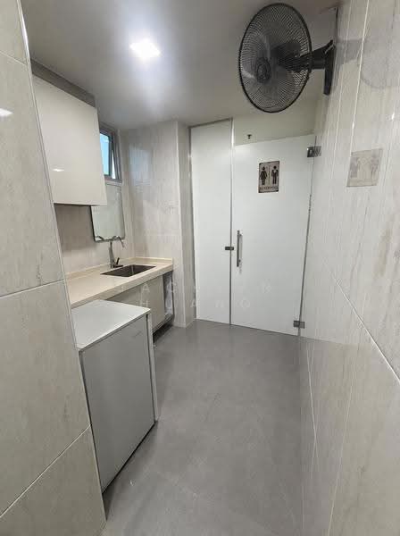 Prestige Centre, 71 Bukit Batok Crescent, Dairy Farm / Bukit Panjang / Choa Chu Kang, 2,702 sqft, Light Industrial (B1) For Rent, by Jacklyn Huang, 500270820 - Bathroom - CommercialGuru.com.sg