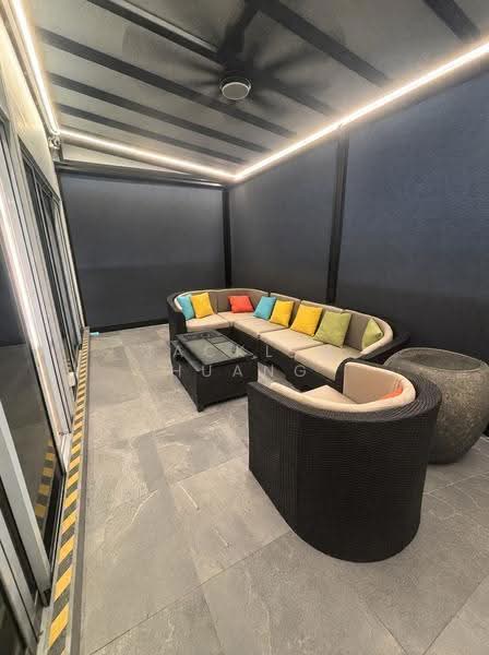 Prestige Centre, 71 Bukit Batok Crescent, Dairy Farm / Bukit Panjang / Choa Chu Kang, 2,702 sqft, Light Industrial (B1) For Rent, by Jacklyn Huang, 500270820 - Balcony - CommercialGuru.com.sg