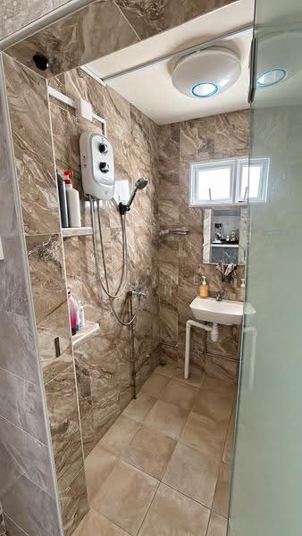 7 Marsiling Drive, 7 Marsiling Drive, Admiralty / Woodlands, Room Rental, 100 sqft, HDB Flat For Rent, by Elaine Tan, 500270825 - Bathroom - PropertyGuru.com.sg
