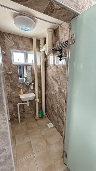 7 Marsiling Drive, 7 Marsiling Drive, Admiralty / Woodlands, Room Rental, 100 sqft, HDB Flat For Rent, by Elaine Tan, 500270825 - Bathroom - PropertyGuru.com.sg